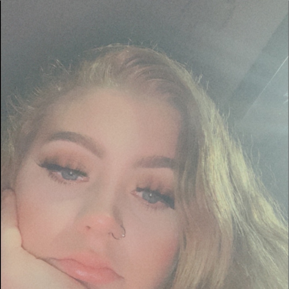 Meet your Posher, Chloe